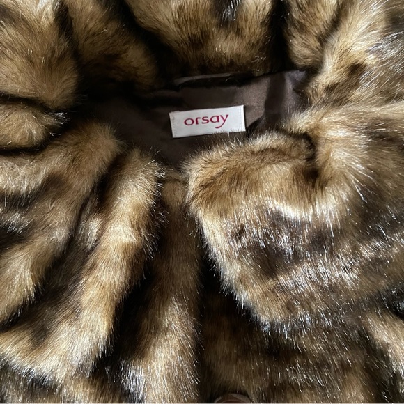 Beautiful Faux Fur Jacket - Picture 4 of 6